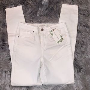 Chelsea & Violet White Skinny Jeans Size 26